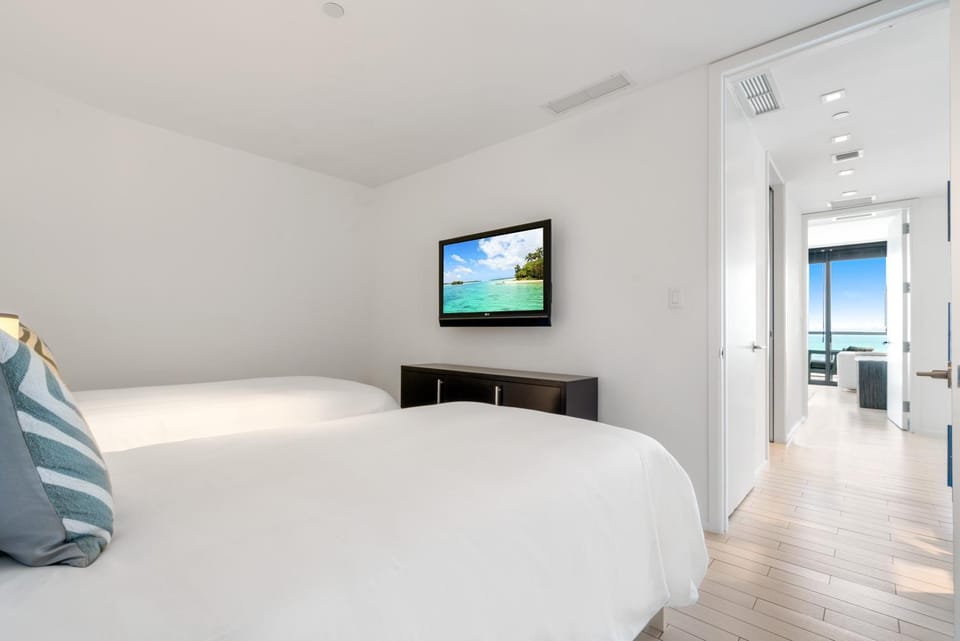 Ocean View Residence at South Beach -1114 Apartment hotel in South Beach Miami