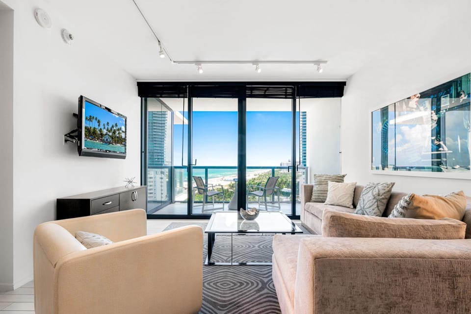 Ocean View Residence at South Beach -1114 Apartment hotel in South Beach Miami