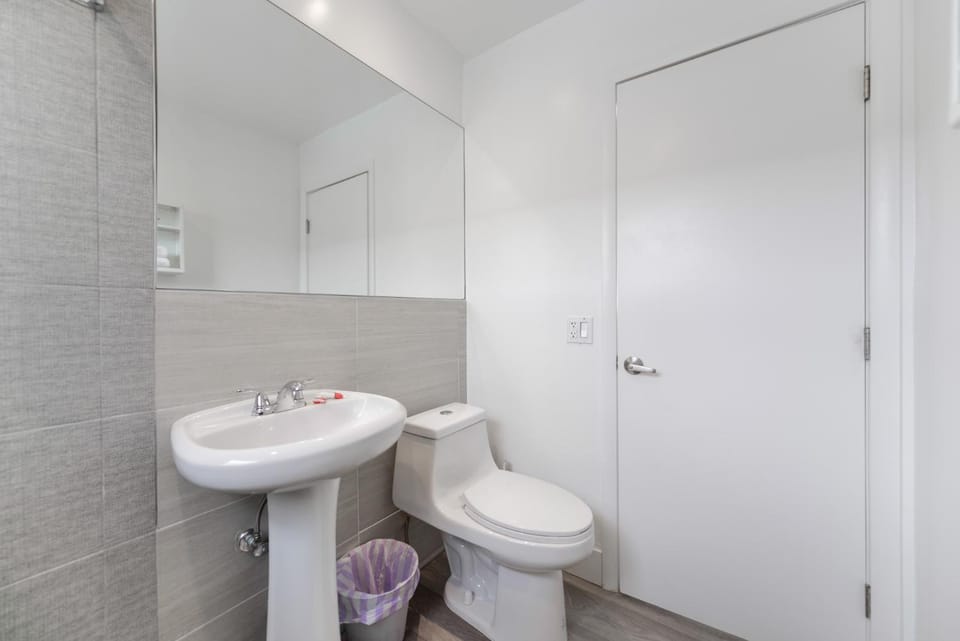 Studio with Balcony and Parking - M47 Apartment in Hollywood Beach