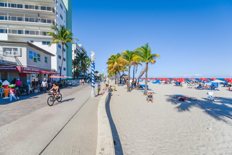 Studio with Balcony and Parking - M47 Apartment in Hollywood Beach