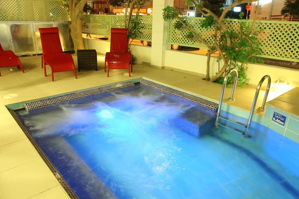 Swimming pool, Swimming pool