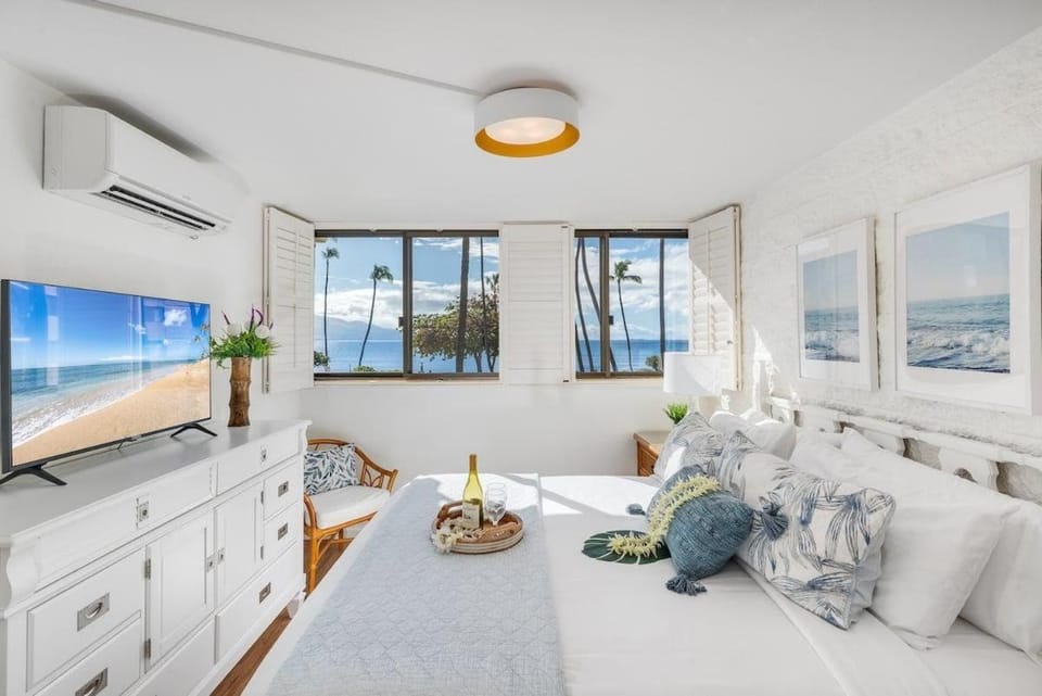 Kanai A Nalu 211 · KAN 211 Remodeled OceanFront 2BD for Whale Wa House in Maalaea