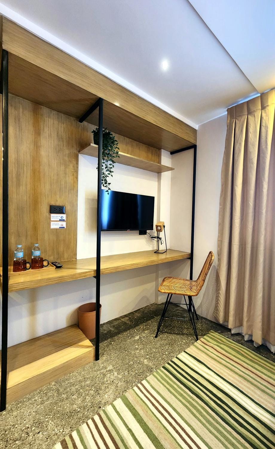 Property building, TV and multimedia, hair dresser