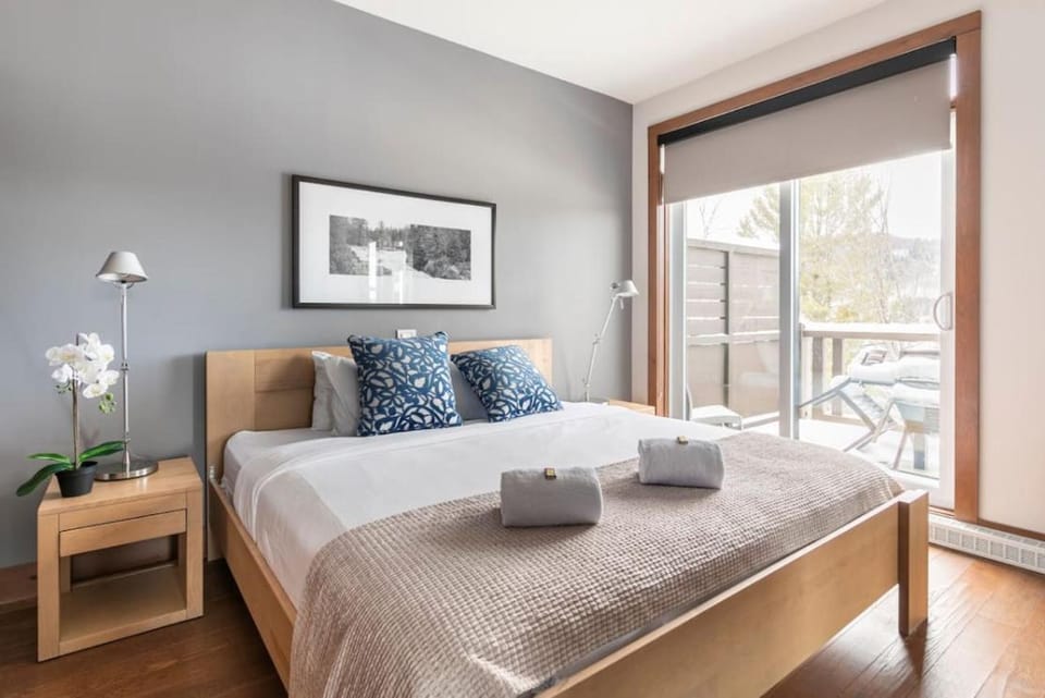 View (from property/room), Balcony/Terrace, Bedroom