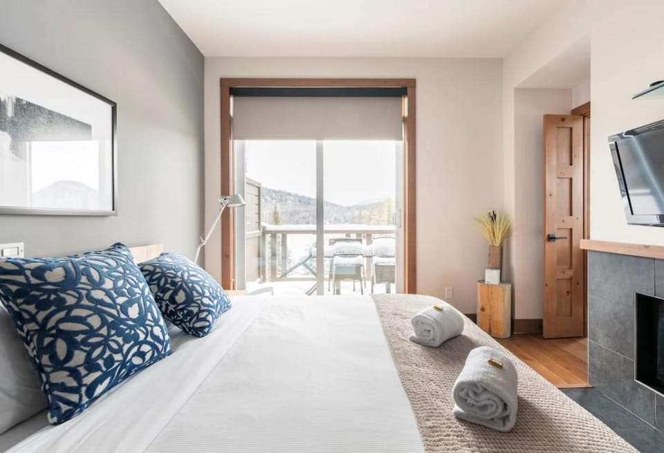 TV and multimedia, View (from property/room), Balcony/Terrace, Bedroom, flat iron