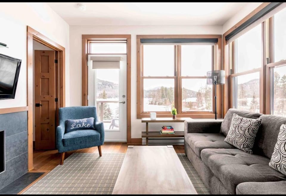 TV and multimedia, Living room, Seating area, flat iron