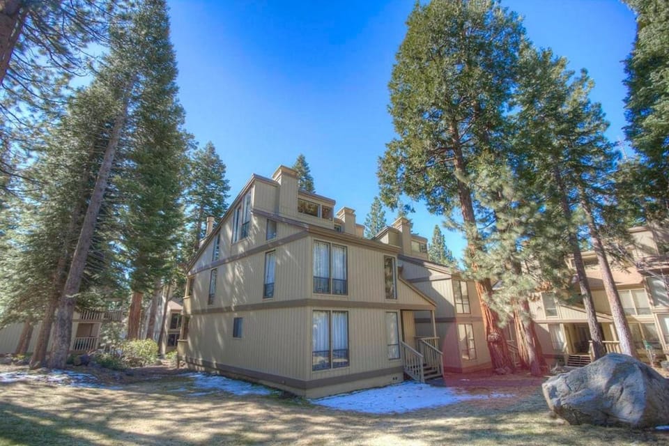 KWC1055 - Kingswood Cornerview Apartment in Tahoe Vista