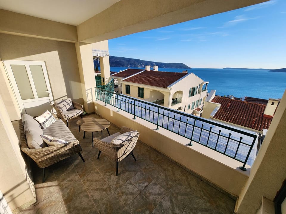 Patio, View (from property/room), Balcony/Terrace, Seating area, Sea view, Sea view