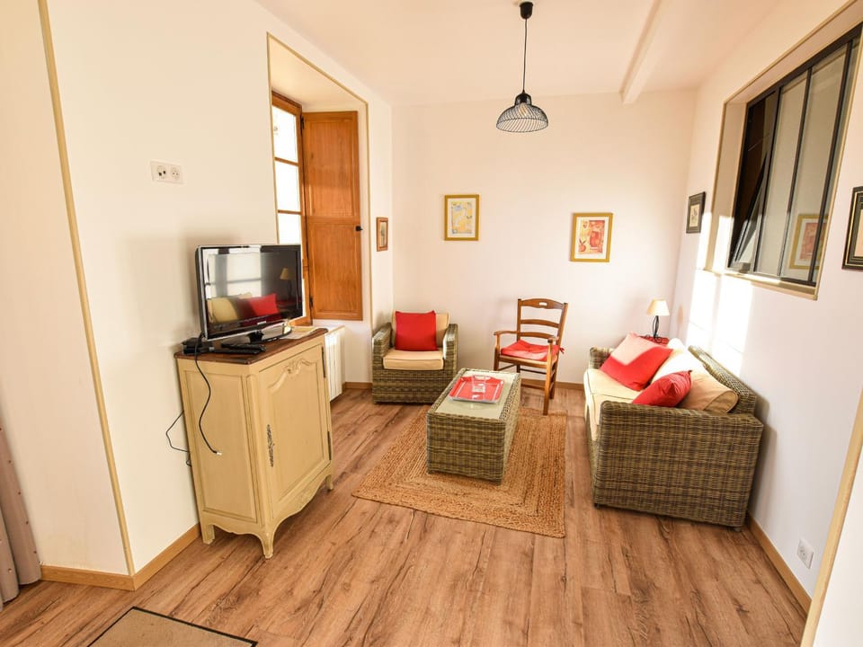 Gîte restauré 6 pers. au bord de la rivière, proche centre, parking et wifi - FR-1-410-380 House in Pays de la Loire