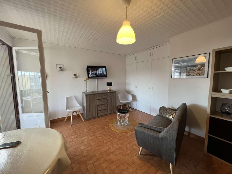 T2 Climatisé, Loggia Ensoleillée, Parking Privé, à 550m de la Plage - Valras-Plage - FR-1-701-54 Apartment in Occitanie