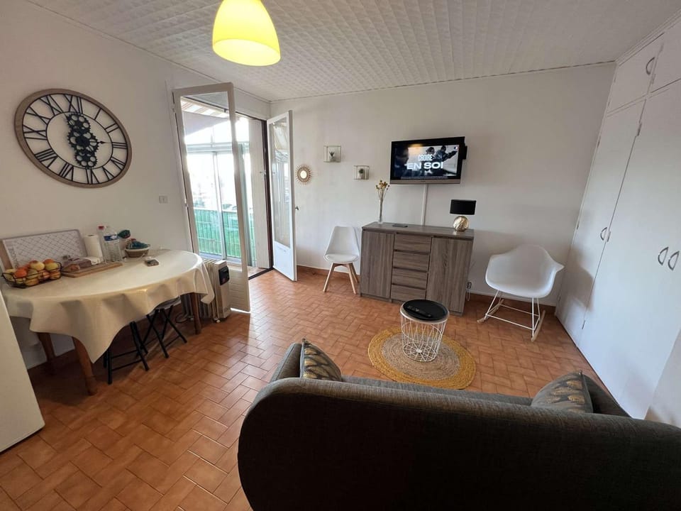 T2 Climatisé, Loggia Ensoleillée, Parking Privé, à 550m de la Plage - Valras-Plage - FR-1-701-54 Apartment in Occitanie