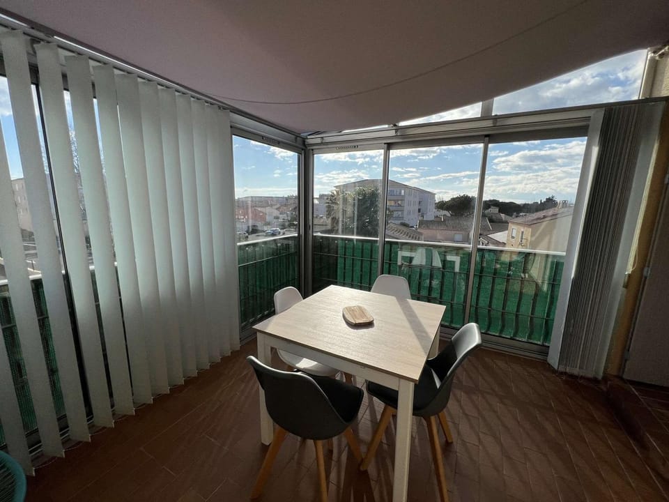 T2 Climatisé, Loggia Ensoleillée, Parking Privé, à 550m de la Plage - Valras-Plage - FR-1-701-54 Apartment in Occitanie
