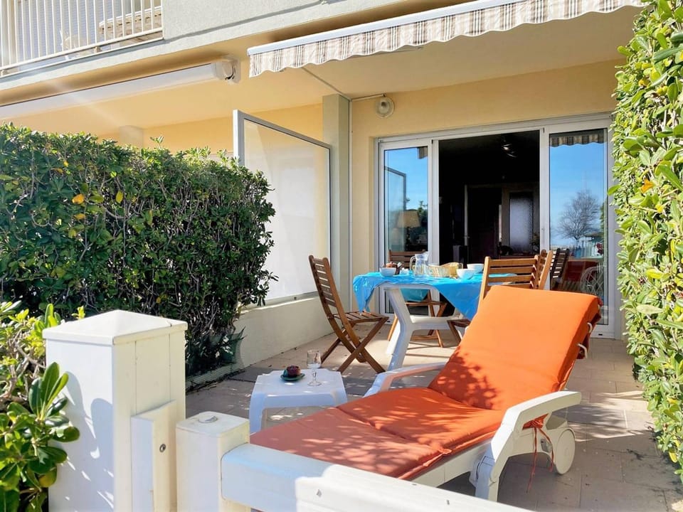Appartement en Rez-de-Jardin, Pieds dans l'Eau, Terrasse, Parking, 4 Couchages - Le Lavandou - FR-1-251-454 Apartment in Le Lavandou