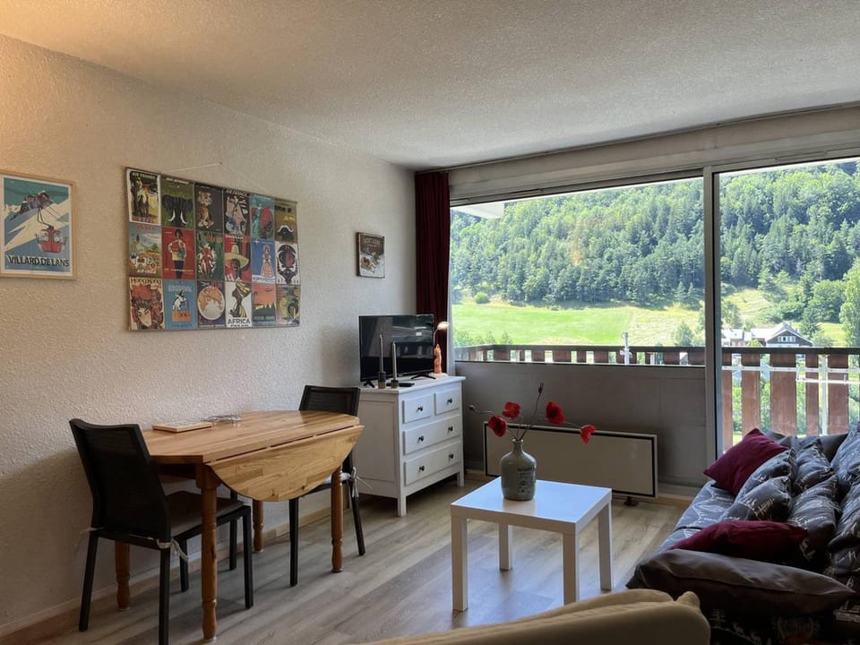 Studio confortable, idéal pour 4, avec balcon, proche pistes et centre bourg ! - FR-1-548-35 Apartment in Provence-Alpes-Côte d'Azur