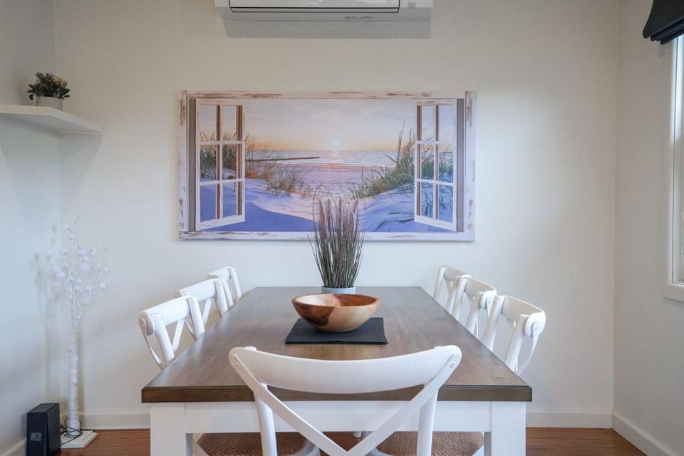 Seating area, Dining area