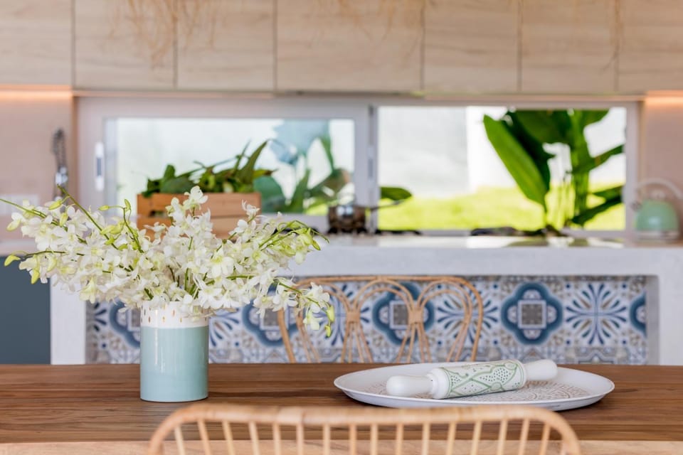 Kitchen or kitchenette, Dining area, Pool view, Sea view, stove, kitchen