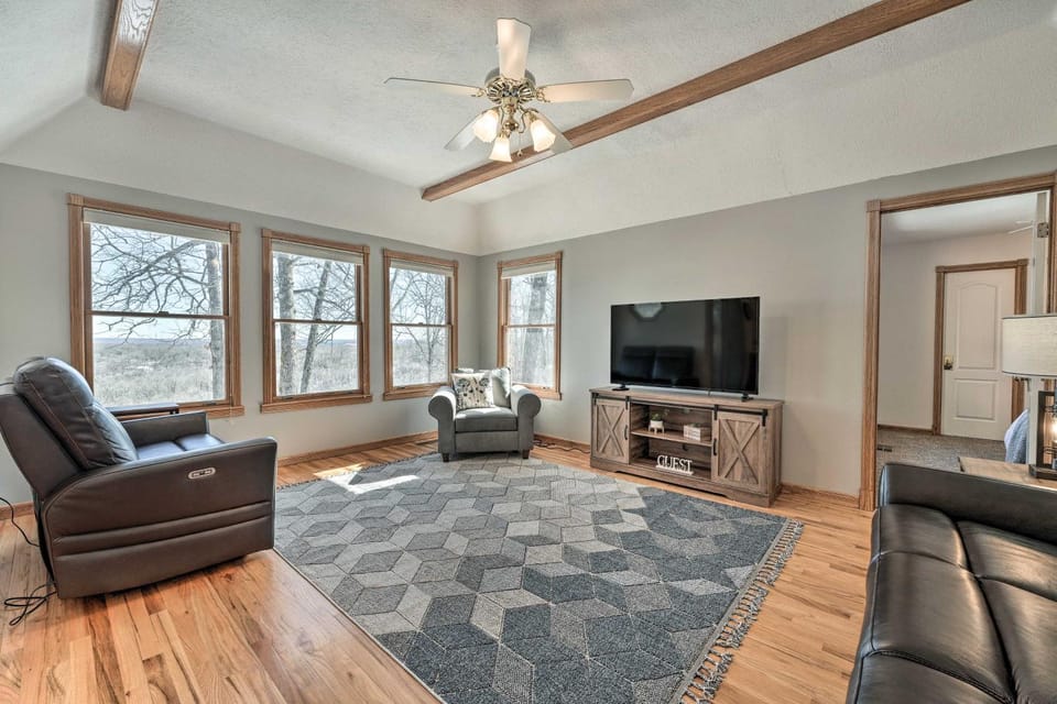 Lake-View Retreat with Fire Pit in Mountain Home! House in Norfork Lake