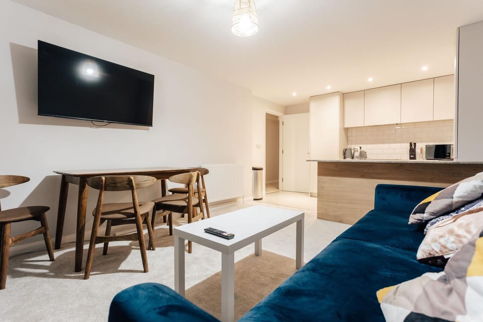 TV and multimedia, Seating area, Dining area