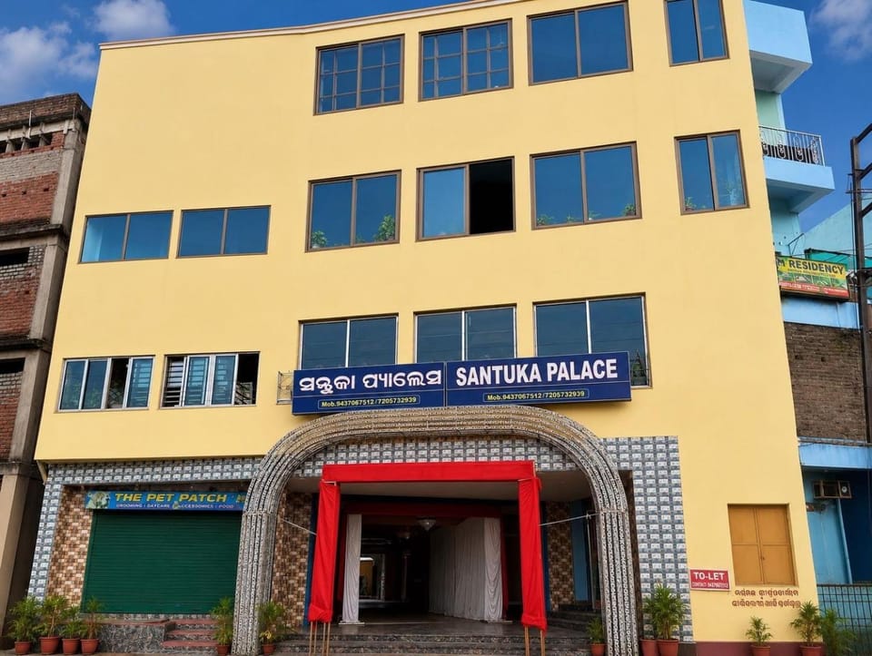 Facade/entrance