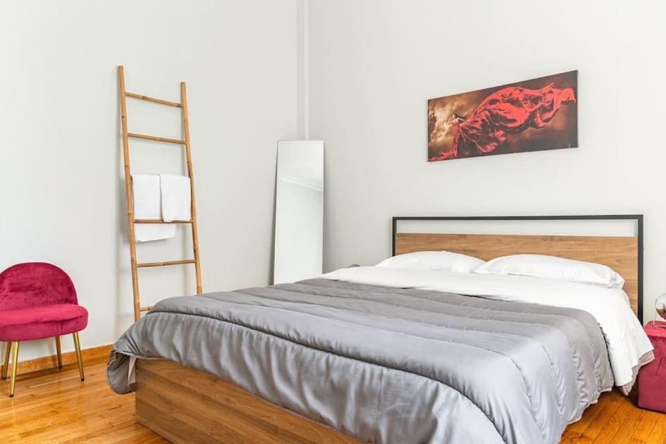 New Huge 5BDR/2bath Apt(+netflix)/1min toAcropolis Apartment in Athens