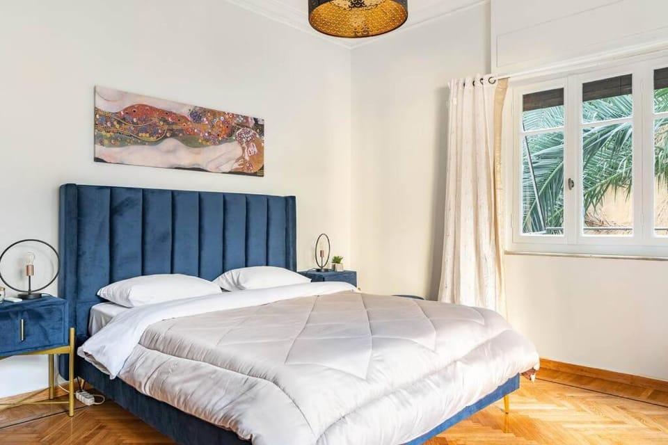 New Huge 5BDR/2bath Apt(+netflix)/1min toAcropolis Apartment in Athens