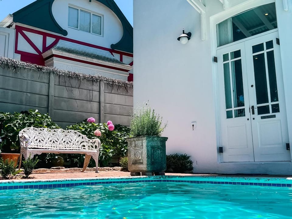 Swimming pool, Swimming pool