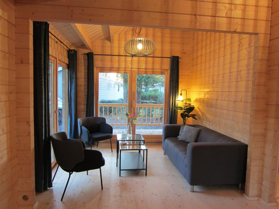 HderH - Eco Lodge op vakantiepark De IJsvogel, zwembaden, kids fun, natuur en rust Villa in Gelderland, Netherlands