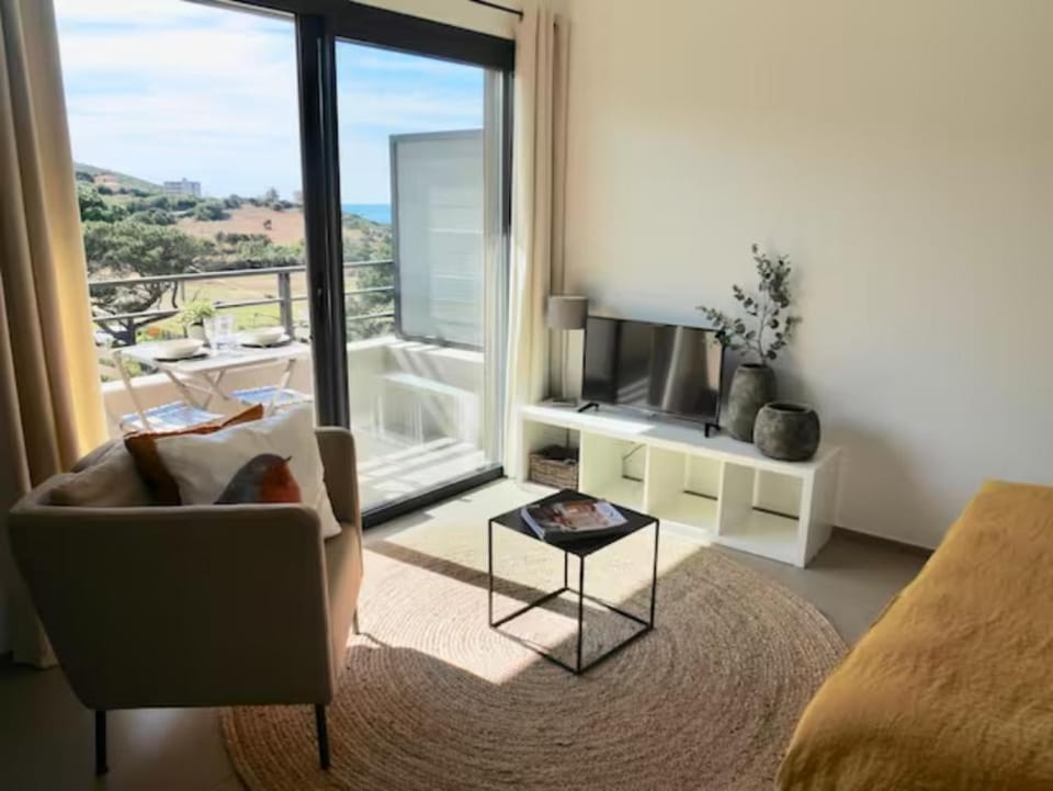 View (from property/room), Balcony/Terrace, Living room