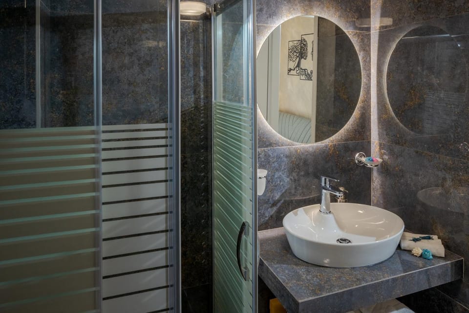 Shower, Bathroom, towels