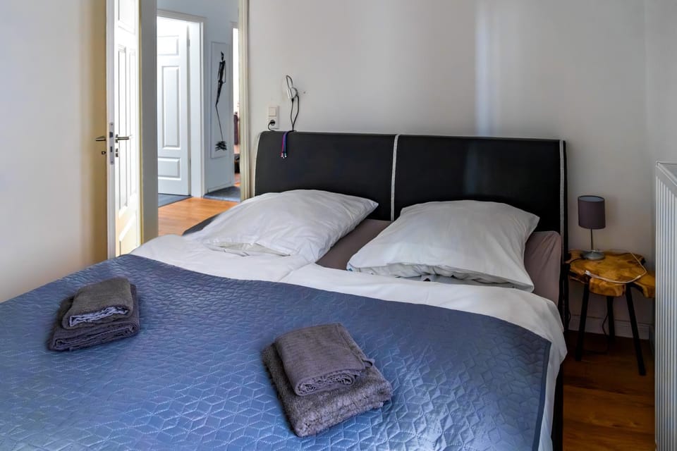 Bed, Photo of the whole room, Bedroom, towels