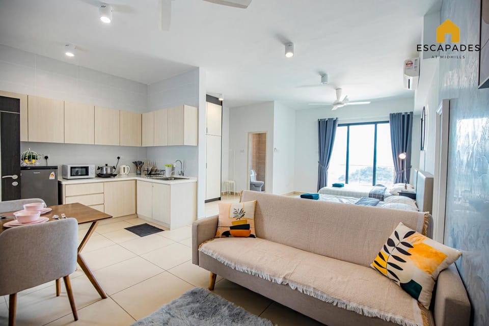 Kitchen or kitchenette, Living room, Seating area, Dining area