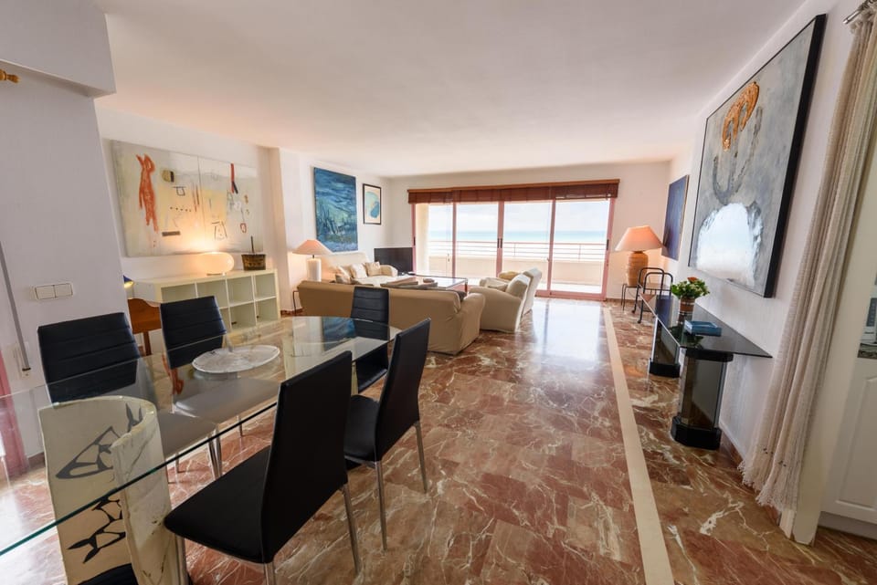 Martín- Amplio apartamento familiar frente al mar Apartment in Calp