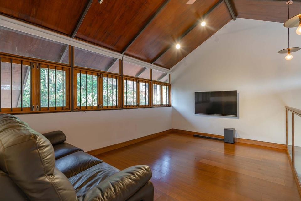TV and multimedia, Seating area