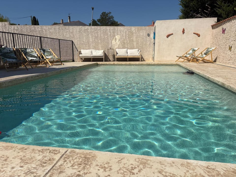Haut de villa avec piscine privée et extérieur Villa in Provence-Alpes-Côte d'Azur