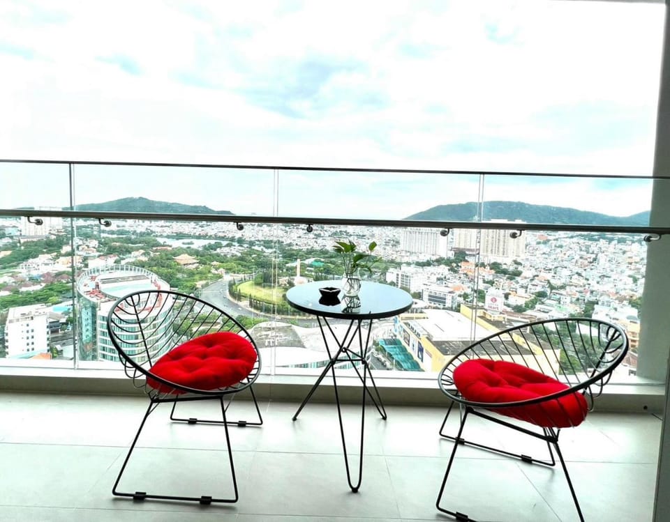 Day, Natural landscape, View (from property/room), Balcony/Terrace, City view, Mountain view
