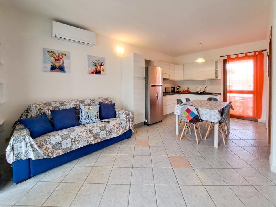 Kitchen or kitchenette, Living room, Dining area, minibar, stove, air conditioner