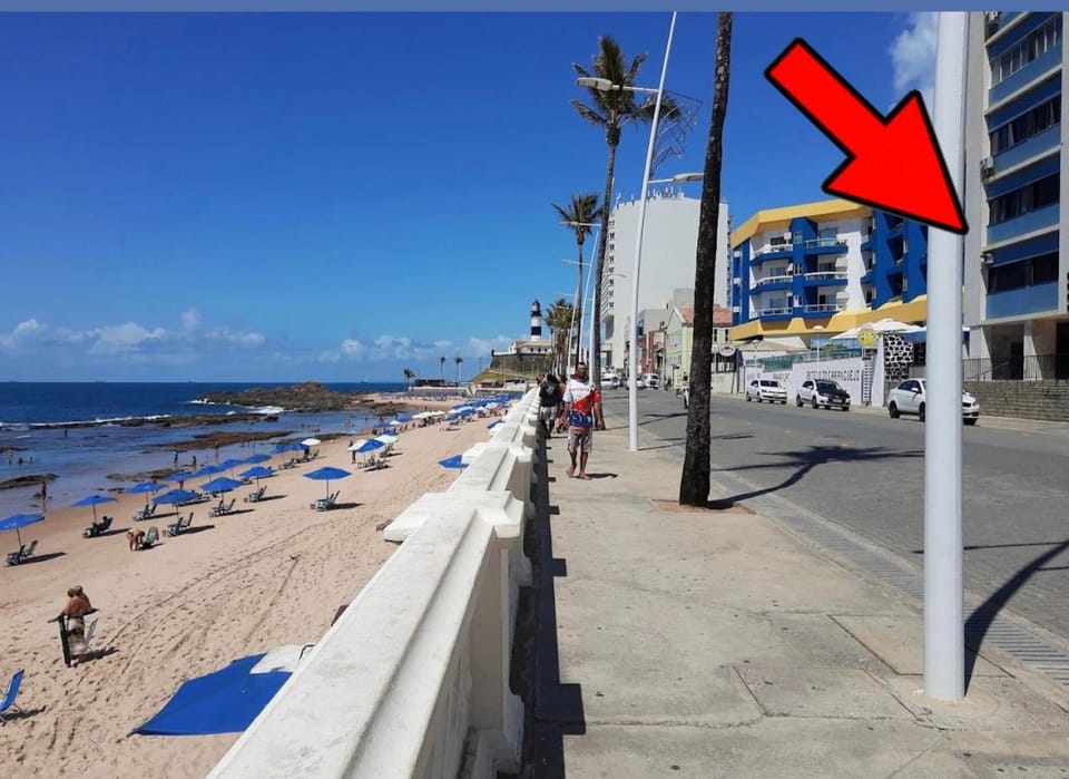 Belíssimo apartamento vista mar deslumbrante na Barra! Direto na praia e no circuito do Carnaval de Salvador. Apartment in Salvador