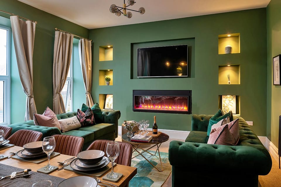 Communal lounge/ TV room, TV and multimedia, Living room, Seating area, Evening entertainment