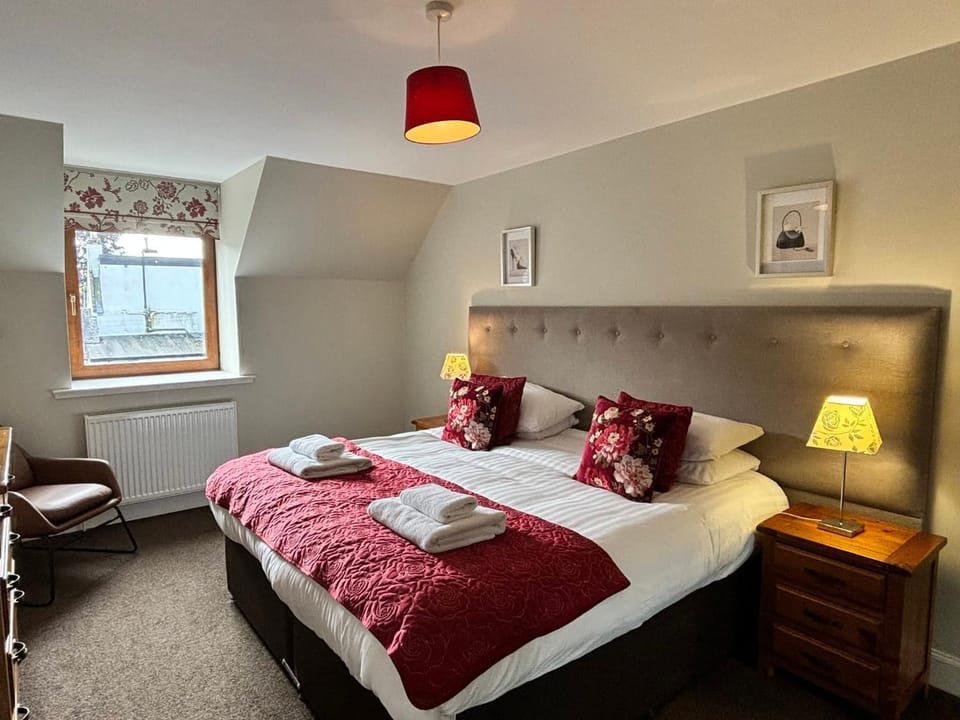 Keepers at Rossie Ochil Estate Cottages with Hot Tub, Perthshire House in Scotland
