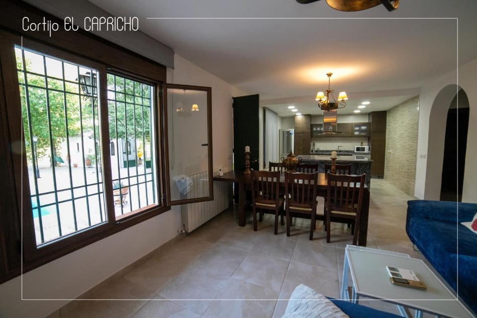 Living room, Seating area, Dining area, stove