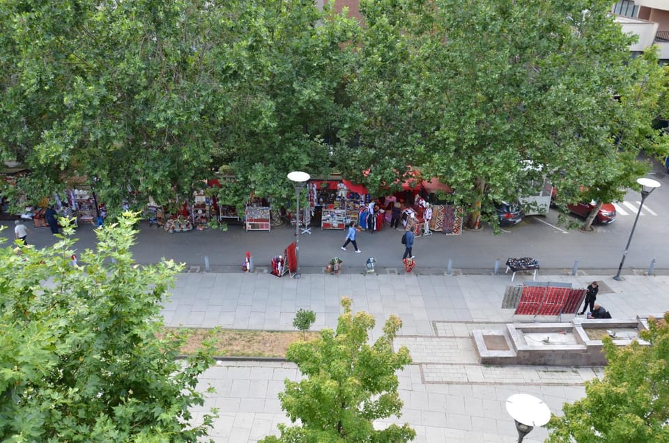 Day, People, Natural landscape, Street view, Location