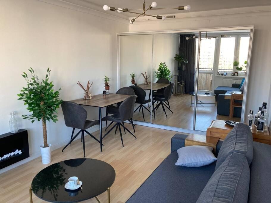 Living room, Seating area, Dining area