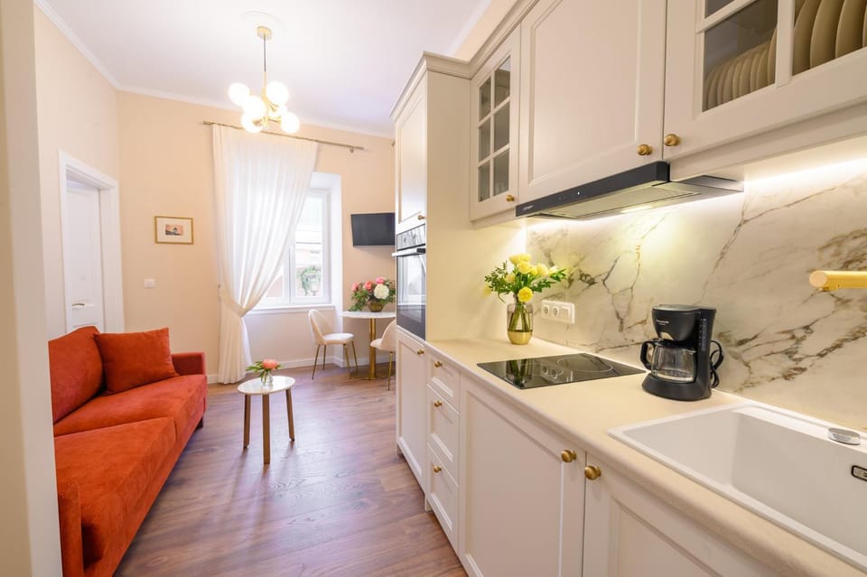 Kitchen or kitchenette, Living room, Seating area