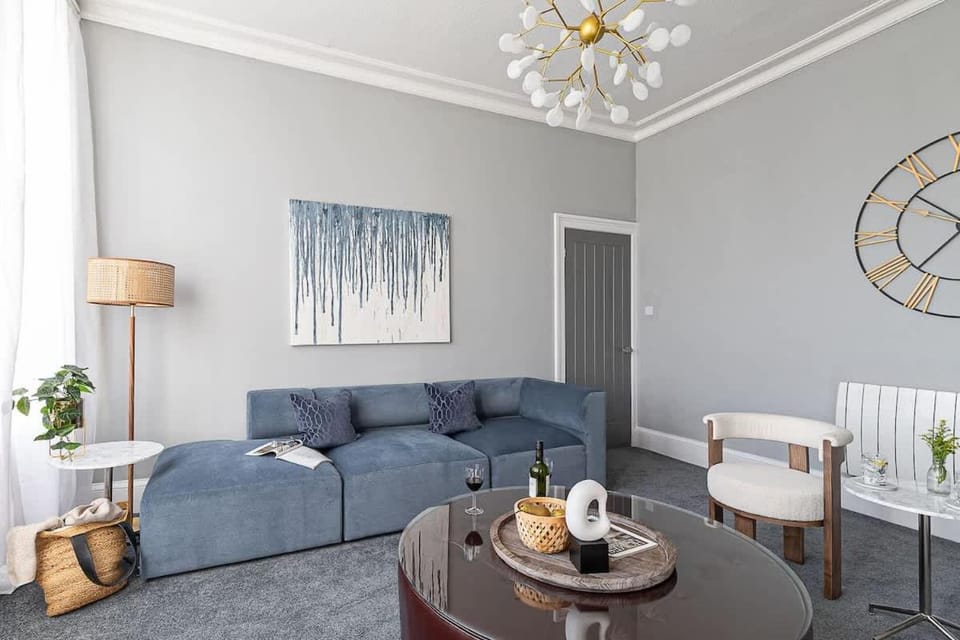 Crescent View Central & Quiet Sleeps 4 Apartment in Scarborough