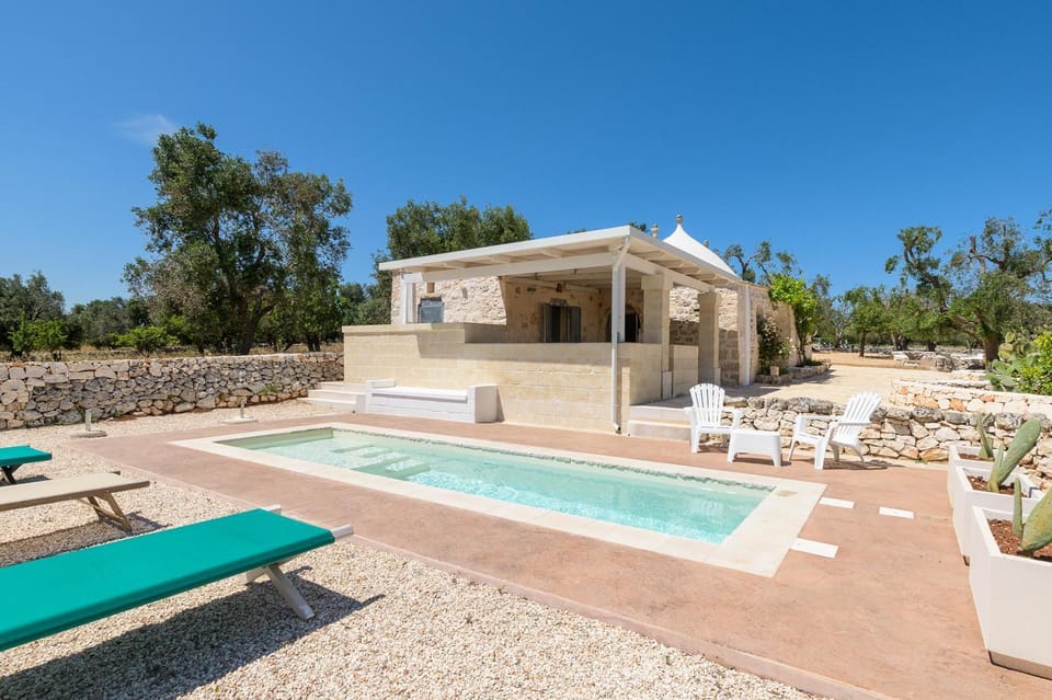 Property building, Garden, Swimming pool