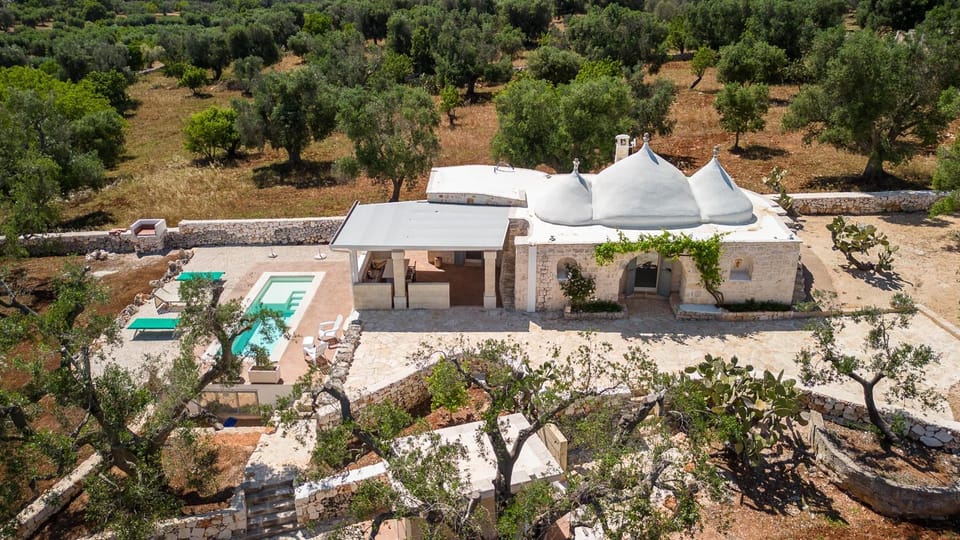 Property building, Garden, Swimming pool