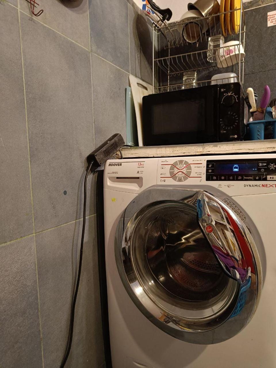 Kitchen or kitchenette, washing machine