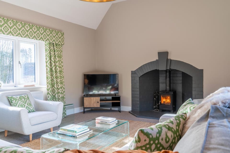 TV and multimedia, Living room, Seating area, flat iron