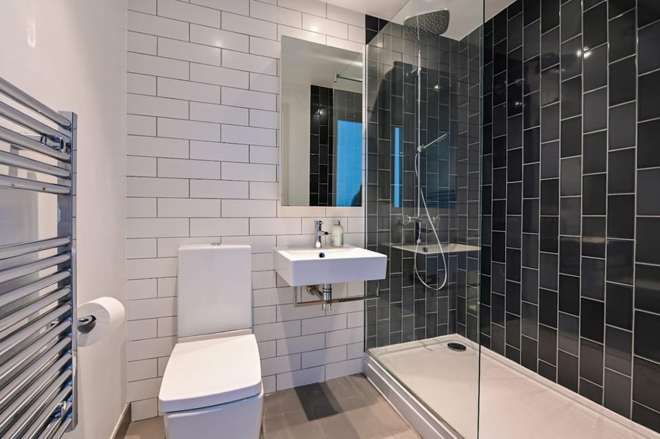 ShyWharf Apartment in London
