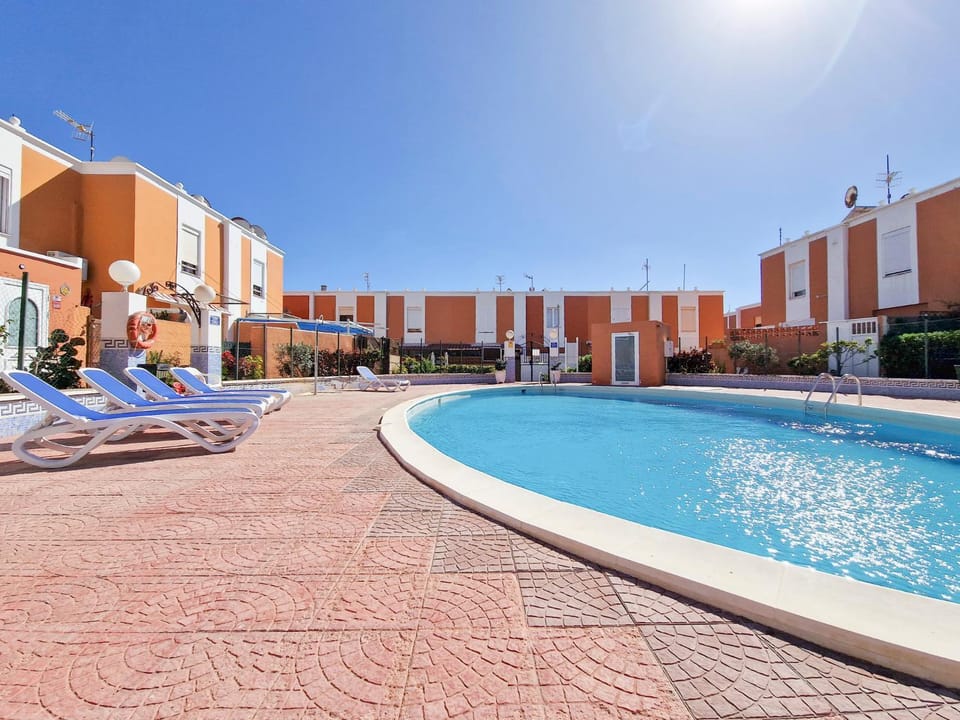 Property building, Swimming pool, sunbed